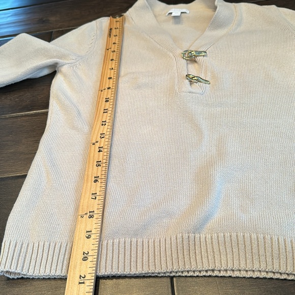 ❤️3/$30 Charter Club Petite Sweater With 2 Gold Clasp Bottons - Picture 10 of 11